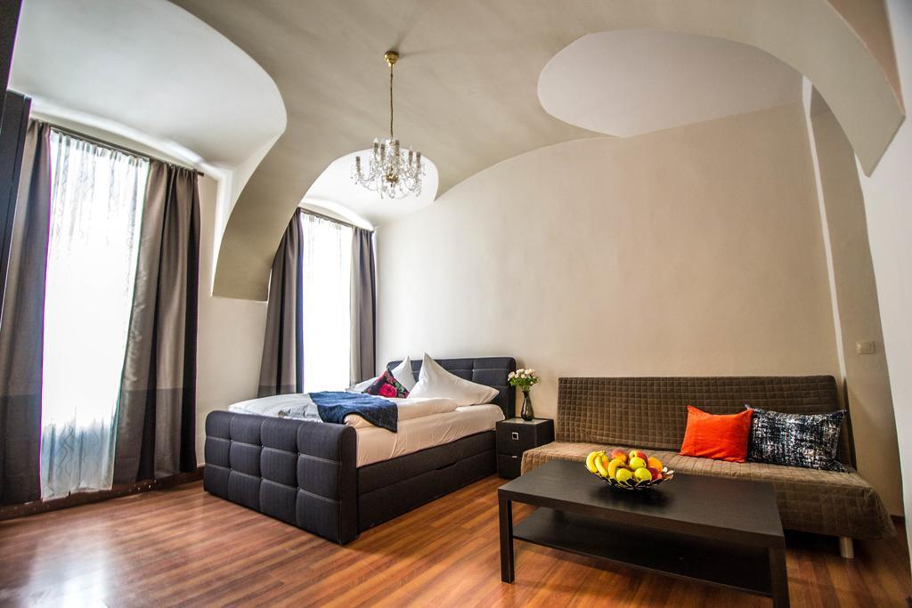 4Bdr Historical Spirit Apt By Ruterra Praga Exterior foto