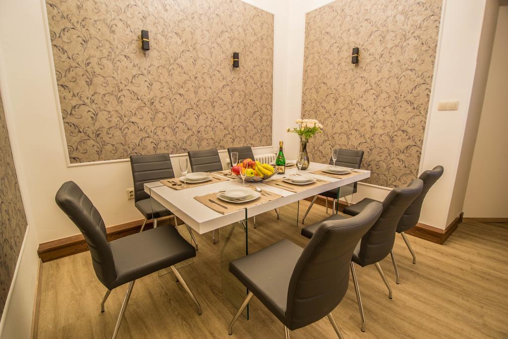 4Bdr Historical Spirit Apt By Ruterra Praga Exterior foto