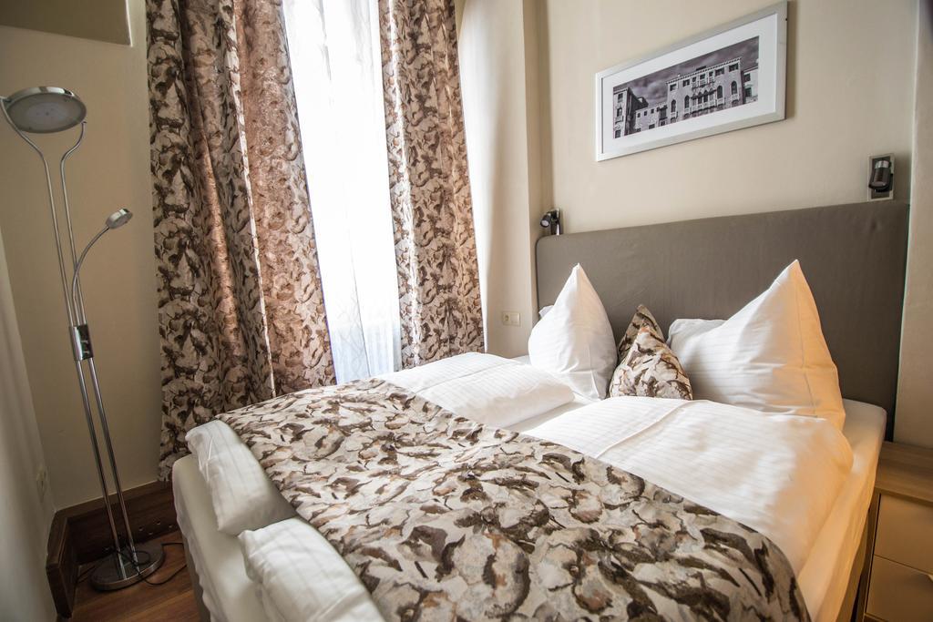 4Bdr Historical Spirit Apt By Ruterra Praga Exterior foto