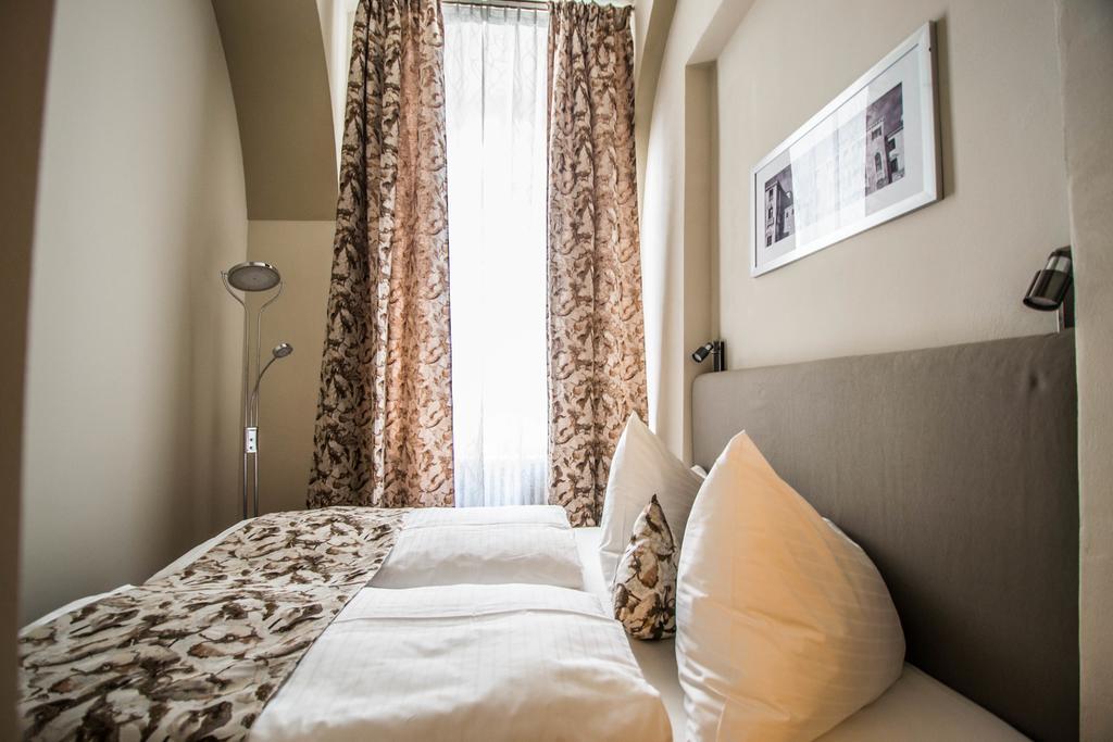 4Bdr Historical Spirit Apt By Ruterra Praga Exterior foto