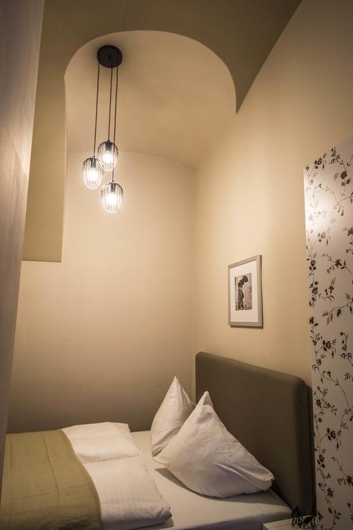 4Bdr Historical Spirit Apt By Ruterra Praga Exterior foto
