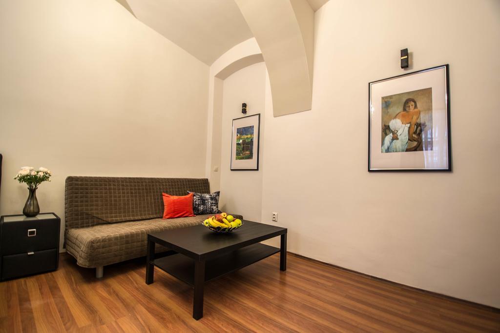 4Bdr Historical Spirit Apt By Ruterra Praga Exterior foto